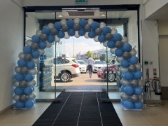 Balloon-Arch-BMW-Showroom