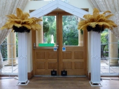 art-decor-archway-with-feathers