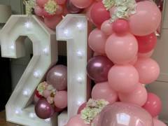 lightup-21-with-balloon-garland