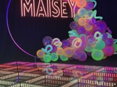 neon-balloon-garland-with-infinity-flooring